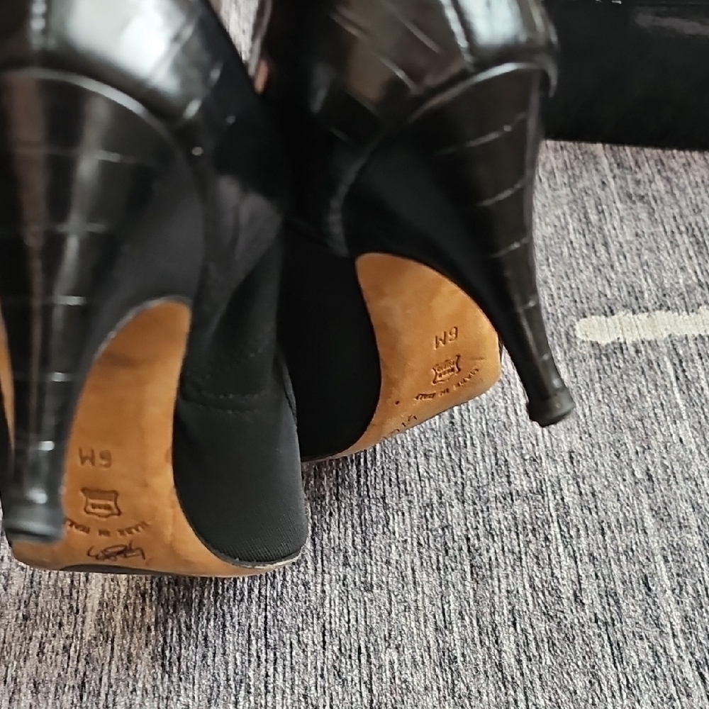 Donald J. Pliner Black Peep Toe Women's Shoes - Picture 4 of 9
